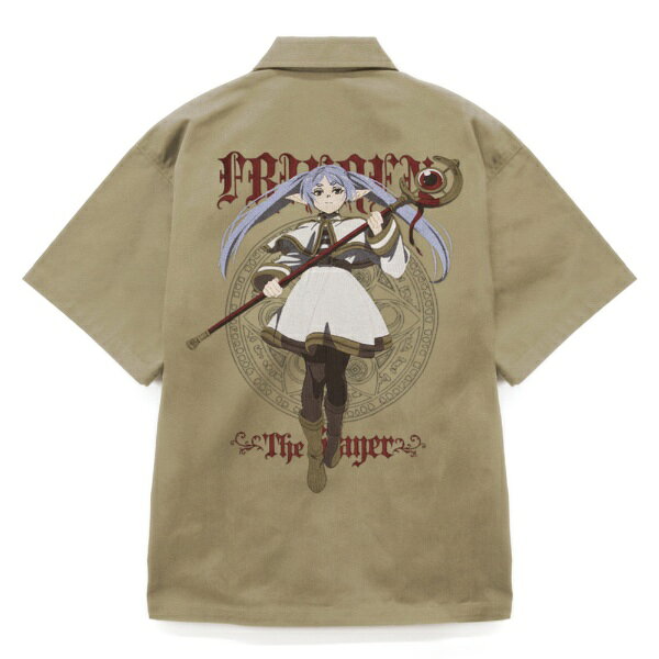 【2026年12月】 コスパ｜COSPA 葬送のフリーレン フリーレン 刺繍ワークシャツ SAND KHAKI-XXL【発売日以降のお届け】