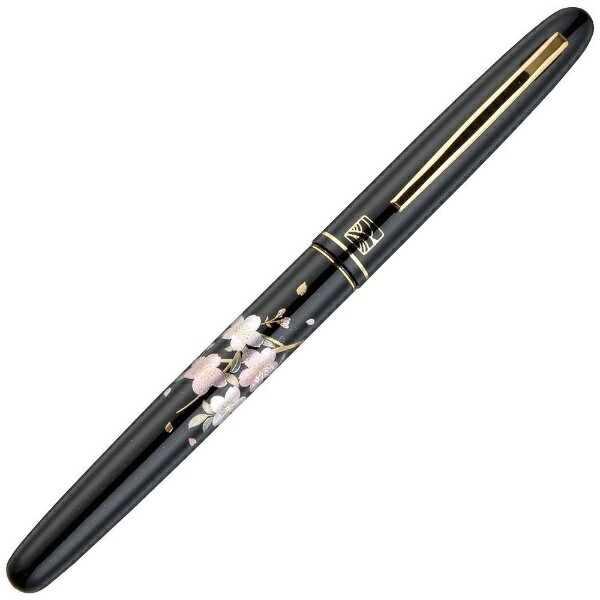日本の伝統工芸「蒔絵」。その美しい模様を現代技術で万年毛筆の軸に再現しました。穂先は耐久性・復元性に富んだポリエステル毛材を使用。日本文化の美しさを伝えるデザインは海外の方へのおみやげとしても最適です。水性顔料インキ