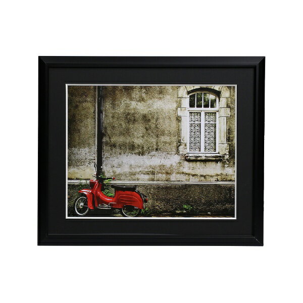 直線的なシンプルな形状のアルミフレームはどんな写真でも相性が良く使いやすい製品です。高級感のある2mm厚のマット台紙にはグレーカラーも用意、作品を一層引き立てます。全サイズに軽量で割れにくいアクリル板を採用、透明度が高くUVカット効果もあります。