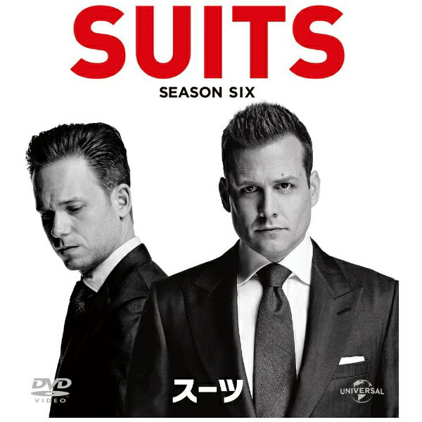 ■ 試練こそが、最大のチャンス。ファン騒然！驚きの展開が待ち受ける衝撃のシーズン！ハーヴィーとマイクに訪れる試練にも、ハラハラドキドキ！本シーズンは主要人物の1人が法律事務所を去るという衝撃の展開が待ち受け、ファンにとっては非常に印象深いシーズンになる。一方、イケメン・バディに訪れる試練とチャンスも見応えたっぷり。マイクは、自分が弁護士になりたい理由をはっきりと自覚することになり、夢に向かって前進。そしてハーヴィーは、引きずっていた過去を清算することで、仕事上でもプライベートでも次のステップに進むことに。仕事や人生へのアドバイスを得られるドラマとして、「SUITS/スーツ」の魅力を再発見できるシーズン！■ これが今、噂の海外ドラマ！英ヘンリー王子の恋人メーガン・マークル出演作として話題沸騰！日本で観ることのできるメーガン・マークル出演作は、「SUITS/スーツ」だけ！■ 最強のバディ・ドラマ！上司ハーヴィーと部下のマイクは、海ドラ史上最強の“相棒”。演じるガブリエル・マクトとパトリック・J・アダムスの魅力も本作の人気を支える要素。共にシーズン3より製作にも名を連ねており、パトリックはシーズン4より毎シーズン1話監督を務め、ガブリエルも、本シーズンで1話監督を務めている。■ 多彩なフックが満載！デキる男の仕事術やスーツ着こなし術、スタイル抜群の女性陣が魅せるファッション、そして、通をも唸らす映画トリビア・シーンは、今シーズンも満載！【収録話】第1話〜第16話【ストーリー】　弁護士資格のないことがばれたマイクは、ハーヴィーたちを助けるために連邦検事補アニタ・ギブスと取引して刑務所に2年間服役することになった。精神鑑定をされた後、監房に入りフランク・ギャロと同室になる。刑務所にいる人間は誰も信用するなとギャロから忠告を受けるが、ギャロの入所の経緯を聞き、マイクは親近感を抱く。一方、ピアソン・スペクター・リット事務所ではパートナーを含む従業員が全員去ったことが判明。ジェシカのもとには、マイクが関わった案件すべての顧客から集団訴訟の訴状が届く。窮地に陥る中、ルイスはハーヴィーを事務所に呼び戻す。　それぞれの意見がぶつかり合い、ジェシカ、ハーヴィー、ルイスの間に不協和音が生じるが、ドナのとりなしもあって3人は一致団結して事態を好転させるべく共闘することに。そんな中、ルイスはある名案を思いつく。その頃、刑務所ではマイクが、打ち解けたギャロから内密に入手した携帯電話でレイチェルに電話をかけてもいいと言われ、迷った末に携帯からメールを送って元気だと伝える。マイクのことが心配で仕方がないレイチェルは安心するのも束の間、マイクはギャロの隠された事実を知り愕然とするのだった。　ハーヴィーは自分たちを助けるために犠牲になったマイクが出所できるよう、全力を尽くして危険な駆け引きを展開し、ジェシカやドナ、レイチェルやルイスたちは事務所の信頼を取り戻すために懸命な努力を続ける。果たして、ハーヴィーたちはマイクを無事に出所させることができるのか。そして、さらなる危機に見舞われる事務所を立て直すことができるのか……？【映像特典】■ 「SUITS」を大解剖■ さよなら ジェシカ・ピアソン■ 未公開シーン■ NG集Film (C) 2016 Open 4 Business Productions， LLC． All Rights Reserved．