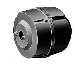 カバ−の材質はガラス繊維入不飽和ポリエステル樹脂を使用し、周囲環境（雨，雪，砂，日光，塩水等）からの耐候性に優れています。