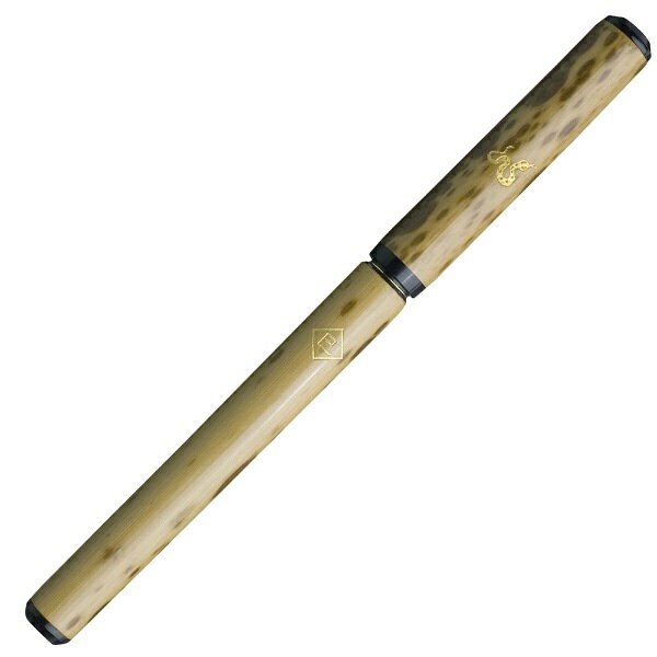 一本一本、紋様も太さも手触りも微妙に異なる天然竹。その二つとない素材を用いた所有する喜びを満たしてくれる筆ペンです。