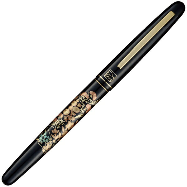 日本の伝統工芸である蒔絵。その美しい模様を現代技術で万年毛筆に再現しました。蒔絵独特の色彩と艶やかさをお届けします。耐久性・復元性に富んだポリエステル毛材を使用。スペアーインキ式贈答にも最適な桐箱入り。スペアーインキ(水性顔料インキ・黒)3本付。筆記可能距離:50~100m(スペアーインキ1本使用時)