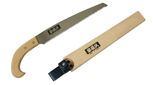 ●刃長240mm鞘付タイプの生木剪定作業用スチール製鋸。●鋸身は、焼入鋼帯を使用し、刃先に衝撃焼入れを施すことにより、硬度・切れ味・持続性アップ。●グリップ部、鞘はブナ材にニス塗りを施しております。●目立ては江戸目の普通目。●あさり加工あり。●生木の剪定、工作等に最適です。●サイズ： 240mm ●付属品： 木鞘●材質： 鋸部： スチール/グリップ、鞘部： 天然木●重量： 230g●全長： 380mm●刃の長さ： 240mm●グリップ部長さ： 130mm●グリップ部厚み： 18mm●鋸身厚さ： 0.8mm●鞘収納時長さ： 430mm