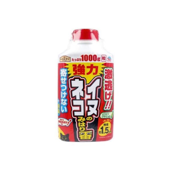 ●イヌ・ネコの嫌がる刺激とニオイでフン尿被害や侵入を防ぐ粒状タイプの忌避剤。●フン尿臭を抑える効果もあります。●犬猫の嫌がる植物由来成分トリプル配合： ワサビ、タイム、ヒノキ●W効果で寄せ付けない： 刺激＋ニオイ●フン尿のニオイもしっかり防ぐ●雨に強い： 約1.5ヵ月効果持続●土壌にやさしい天然鉱物使用●商品サイズ： 130×254×70mm ●重量： 1150g ●内容量： 1000g●成分： ワサビ香料、植物由来成分（チモール、ヒノキ油）●用途： 犬猫の忌避、フン尿臭の消臭●効果持続期間： 約1.5ヵ月（使用環境により異なります。）●使用場所： 庭、花壇まわり、家のまわり、駐車場、芝生（日本芝）など※日本芝以外の植物は枯れるおそれがあるため、あらかじめ目立たない場所で薬害の有無を確認してからご使用ください。●効果的な使い方： （1）本剤をまいた上に寄りつかなくなるので広い面積にまんべんなくまくのが効果的です。（2）犬や猫は同じ場所でフン尿を繰り返す習性があります。フン尿のある場所に使用する場合、フン尿やそのまわりの土を取り除くなど、きれいにしてから使用すると効果的です。（3）本品は、犬猫がイヤな所には近づきたくないという「学習効果」を利用したものです。繰り返し使用すると効果的です。