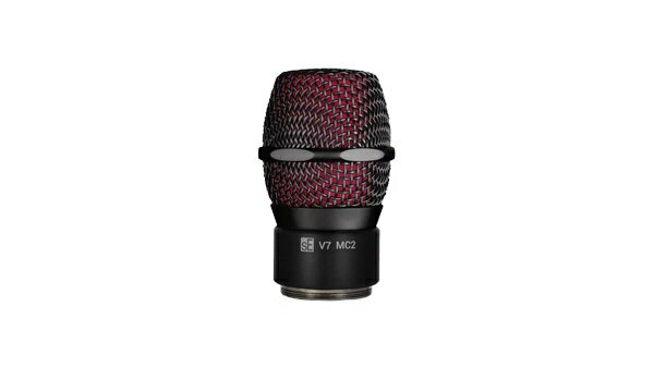 Sennheiser ハンドヘルドトランスミッター用に特別設計された、高性能ワイヤレスバージョンの V7 V7 MC2 は、高い評価を受ける V7 ハンドヘルドワイヤードダイナミックマイクの強力なサウンドとパフォーマンスを Sennheiser ワイヤレストランスミッターにもたらします - どこにいても V7 のサウンドを手にすることができるのです。 ■カスタム開発された革新的なアルミニウムボイスコイル 鮮明でオープンなサウンドのためにカスタム開発された V7 MC2 の DMC7 ダイナミックカプセルは、ボーカルを実に自然にキャプチャーします。洗練されたスーパーカーディオイドカプセルデザインはあなたの声を周囲の楽器からアイソレートすることに効果的で、ハウリングを抑えながら高いゲインを得ることができるでしょう。定評あるネオジム磁石の採用や、厳しい製造公差とハイエンドな仕上げ等により、優れた感度、優れた音質、そして優れた品質を実現しています。 ■特許取得済みの内蔵ショックマウント、金メッキのコネクション面 V7 MC2 の特許取得済みの内蔵型ショックマウントは、機械的振動からカプセルを効率的に切り離します ? そのハンドリングノイズはこのクラスでは類を見ない、驚くほどに低いものです。これはつまり、あなたの声以外の様々なサウンドを恐れることなく、ステージ上を自由に動き回れることを意味しています。そして金メッキのコネクション面により、ロスのない、確実な信号伝達が実現します。 ■スティールメッシュグリル V7 MC2 の筐体はすべてが金属製です - ここにプラスティックのパーツはありません。シャーシに採用されている高品質で耐久性に優れる亜鉛合金は、何年にも渡るステージ上での酷使にも耐えられるよう設計されています。また、スティールメッシュグリルはへこみや錆に強く、高い信頼性を備えています。グリル周りの面取りが施されたユニークなエッジは、アンプやステージフロアの上に置いたマイクが転がり回ることを抑えます - シンプルですが、細かな配慮が嬉しいデザインです。 ■内部ウィンドスクリーン 不要な吹かれやポップノイズ等を効果的に軽減する役目を果たします。スタイリッシュな 「sEレッド」 が気分に合わない場合に備え、スペアとしてブラックのウィンドスクリーンも同梱しています。 ■4色のカラーバリエーション V7 MC2 には、さまざまな Sennheiser のトランスミッターに対応できるよう、スタンダード、ブラック、ブルー、ブラック&ブルーの4タイプから成るカラーバリエーションが用意されています。 ■システム必要条件 V7 MC2 を使用するには、Sennheiser ハンドヘルドトランスミッターが必要です。 ■付属品 sE ロゴステッカー ユーザーマニュアル（英文） 交換用ウィンドスクリーン（ブラック） ■仕様 タイプ : ダイナミック ボイスコイル素材 : アルミニウム マグネット素材 : ネオジム 指向性 : スーパーカーディオイド 周波数特性 : 40 Hz - 19 kHz 感度 : 2.0 mV/Pa（-54 dB） インピーダンス : 300Ω 接続性：Sennheiser ハンドヘルドトランスミッターと互換 外形寸法 : 54 mm（直径）× 87 mm（長さ） 本体重量 : 116 g ※仕様は予告なく変更となる場合があります。