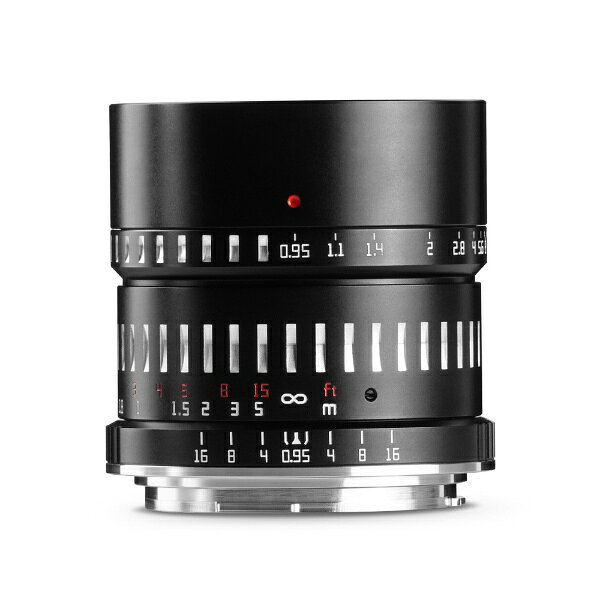銘匠光学 TTArtisan 50mm f/0.95 C (キヤノンRF) (ブラック×シルバー) 銘匠光学 TTArtisan 50mm f/0.95 Cは、開放F値0.95を実現したAPS-Cセンサー対応の大口径中望遠レンズです。 ■特長 ●F0.95が描き出す新たな表現 開放F値0.95の大きく滑らかなボケにより、被写体を背景から浮き立たせて自然な立体感を生み出すことが可能です。 また、室内や夜間など光量の少ない状況でも、画質を保ちながら表現の幅を広げることができます。 ●質感の高い鏡筒とレトロな外観 外装は重厚感のある金属鏡筒で心地よい操作感が得られます。 デザインはレトロ調のゼブラ柄を採用し遊び心のあるレンズに仕上げています。 ●持ち運びしやすいコンパクトサイズ F0.95の中望遠レンズでありながら、小型ミラーレス機に合うコンパクトなサイズを実現しました。 優れた携帯性を発揮してどこででも超大口径の描写を楽しめます。 ●ポートレートに最適 TTArtisan 50mm f/0.95 Cは、ポートレートで多様される中望遠画角のレンズです。 モデルとコミュニケーションを取りやすい距離を保ちながら、不要な背景とパースペクティブを排除し被写体を適度な大きさで捉えることが可能です。 ●フルサイズセンサー搭載機でも撮影可能 キヤノンRFのフルサイズセンサー搭載機で使用すると、周辺減光の強い個性的な写真を撮影できます。 ■仕様 ・対応マウント：キヤノンRF ・焦点距離 : 50mm（キヤノンRF　35mm判換算：81mm相当 ・サイズ：Φ約63mm×約60mm(マウント部除く) ・質量：約420g ・フォーカス：MF(マニュアルフォーカス) ・レンズ構成 : 6群8枚（高屈折低分散レンズ2枚） ・対応撮像画面サイズ：APS-C ・絞り:F0.95-F16 ・絞り羽根：10枚 ・最短撮影距離：0.5m ・フィルター径：58mm