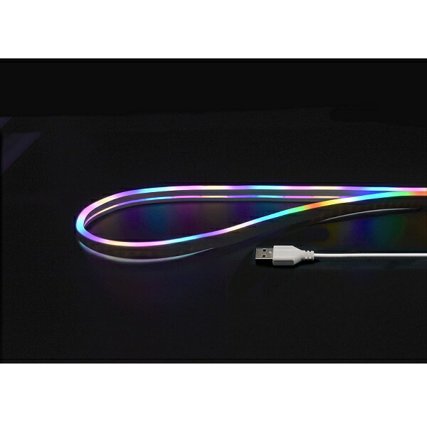 今までなかった！自由自在に曲がって、鮮やかに発光するネオン風LEDライト■鮮やかでインパクトがあるネオンライトの輝き今までなかった！自由自在に曲がって、鮮やかに発光するネオン風LEDライト「USBネオンチューブライト」です。ネオン管のように鮮やかな一本のラインで輝くLEDライト。やわらかな素材で自由に曲げ伸ばしすることができるので、DIYやインテリア、ゲーミングPCのイルミネーション、間接照明など、アイデア次第で様々な組み合わせでご利用いただけます。電源はスマホ充電器やUSBバッテリーを利用可能。