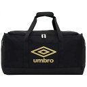 軽量で丈夫な素材の2WAY umbro（アンブロ）ボストンバッグです。軽量で丈夫な素材を用いています。ちょっとした移動にはハンドルで、長い移動には肩掛けを使ってショルダーバッグとしてご利用いただけます。前面と両サイドにポケットがついていて、収納力も抜群です。スポーツやご旅行などに、使い勝手のよいボストンバッグです。