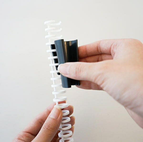 楽天ビック(ビックカメラ×楽天)のカール事務器｜CARL ルーズリングジッパーセット 10mm/14mm対応 Z-1014-W｜アングル3