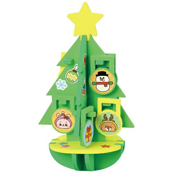 クリスマスツリー型のバランスゲームができる、やわらかいEVA素材のおもちゃです。 遊ばない時はミニチュアツリーとしても飾ることのできるデザインです。 各パーツに付属のシールを貼ってデコレーションできます。 セット内容：EVAシート×3、シール×1 商品サイズ：EVA(最大)：170×247×5mm 材質：EVA、紙 包装形態：袋入り パッケージサイズ：250×10×210mm パッケージ重量：60g