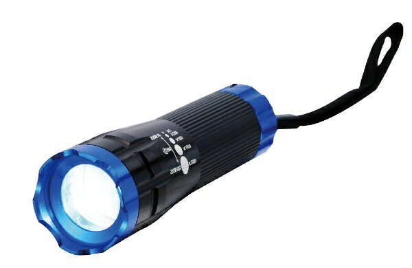 ズーム機能により、遠方照射から広角照射と照らし方が変更できます。持ち手部分を左に回していくとズームインし、集中的に照らすことができ、右へ回すとズームアウトし、広範囲を照らすことができます。米国Cree社製3W-LEDを使用。明るさ約150ルーメン（半点灯時・約70ルーメン）で強力照射！！球切れの心配がないので予備ランプ・停電・地震等の備えに、アウトドアに。コンパクトサイズだから携帯に便利です。ストラップ付！商品サイズ： 110×33mm商品重量： 94g材質／仕様本体： アルミ、陽極酸化（アルマイト）凸レンズ： PMMA（アクリルガラス）○リング・スイッチ： ゴムストラップ： ポリプロピレン点灯時間： フル点灯 点滅時： 350分、半点灯時： 600分照射範囲： 20〜120m※モニター用単四形電池3個付き※サイズ・重量は、製作条件等により多少の誤差が生じる場合があります。