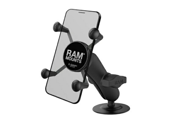 RAM MOUNTS(ラムマウント)を代表するスプリング式スマホホルダー「X-Grip」とアルミ製の標準アーム、両面粘着パッドで車内のダッシュボード上に貼り付けて設置可能な貼付ベースを組み合わせたマウントセット。「X-Grip」は、スマホケース付きの端末でもしっかりとホールドする特徴的なXデザインを採用、ホルダー本体は屋外での使用にも耐える高強度複合材とステンレススチールによって構成されています。直径63.5mmの両面粘着テープによって強力な接着力を発揮する貼り付けベースは、多少の曲面にも貼り付けが可能で、多くの金属、樹脂面への取り付けに最適です。特許取得のラバーボールジョイントを介したマウントシステムは、自由自在に角度調整が可能で、衝撃や振動を吸収することでデバイスへのダメージを軽減します。【製品詳細】●商品内容・テザーバンド x1・ラバーキャップ用接着剤 x1・直径63.5mm両面粘着テープ x1・脱脂用アルコールパッド x1●ホルダー対応サイズ横幅: 47.6〜82.5mm厚み: 最大22.2mm●取付対応箇所・自動車のダッシュボード・表面が滑らかな平面色[カラー]：ブラックサイズ：1インチボール重量[グラム]：204材質[素材]：高強度複合材(High strength composite)、ステンレス(Stainless steel)内容量[数量]：1個付属品：テザーバンド、ラバーキャップ用接着剤、両面粘着パッド(直径63.5mm)、アルコール脱脂パッド備考：走行中の車体への取り付け等屋外使用を目的とした製品ではございません。寒冷下では初期接着力が低下する場合がありますので、本体のり面、設置面を十分に加温し、設置面の脱脂をした上で取り付けを行って下さい。特記事項：この商品はBサイズ(1インチボール)規格となります。他のボールサイズとの互換性はありません。使用上の注意：※取付け時は使用環境、取付け箇所の必要に応じて適宜市販の緩み止め接着剤などを使用して確実に固定してください。※必ず使用用途に合った耐荷重のボールサイズをお選びください。また万が一の脱落防止のため、装着機器には脱落防止用ストラップなどを使用してください。※製造工程上、製品表面の塗膜に一部色ムラや剥がれ、バリが見受けれらる場合がございます。製品の使用・機能的に問題がない場合は補償対象外となります。