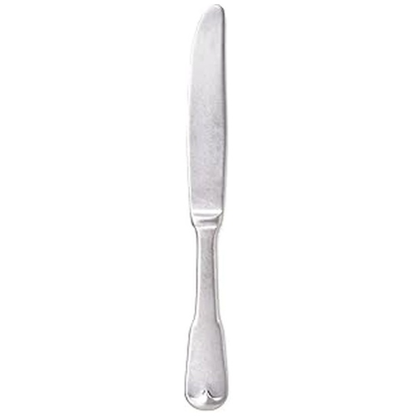 昔のヨーロッパデザインの銀食器をオマージュして作られたカトラリーシリーズ。古典的なデザインをモダンにアレンジし、日本規格のサイズ感と馴染みの良い重さで長年使いたくなる仕様にしています。リュテスクラシックシリーズディナーナイフは、お肉やお魚といったメインディッシュを切り分ける際に活躍します。 ステンレスにヴィンテージ加工を施した独特な味わいはインダストリアルな雰囲気漂い、渋く格好いい。気取らずシンプル、それでいてスタイリッシュに空間を演出し料理を引き立てます。使い込むほどにいろんな表情を見せ経年変化を楽しめるのも魅力のひとつ。デザイン性だけでなく食器洗浄機対応と実用性も高く、機能的。【本体サイズ】L225mm【素材】18-8ステンレス