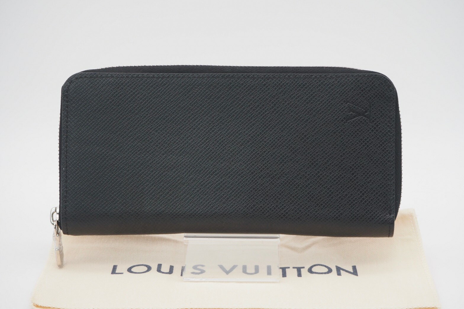 ☆安心の3大保証☆ Aランク ≪LOUIS VUITTON ルイ ヴィトン/ラウンドファスナー長財布≫ M30503 タイガ ジッピーウォレット ヴェルティカル ノワール ブラック 極美品 送料無料【中古】