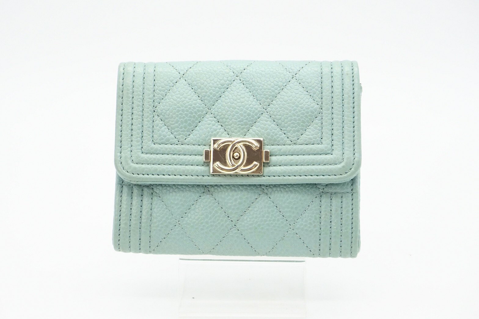 ☆安心の3大保証☆ ABランク ≪CHANEL シャネル /二つ折りカードケース≫ ボーイシャネル キャビアスキン ミントグリーン 美品 送料無料【中古】のサムネイル