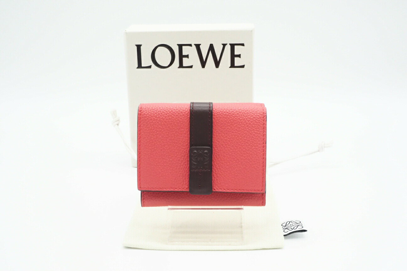 楽天リユースショップ BICLOCK☆安心の3大保証☆ Aランク ≪LOEWE ロエベ /三つ折り財布≫ C660TR2X01 6465 アナグラム トライフォールド コンパクト ウォレット ピンク レッド【中古】