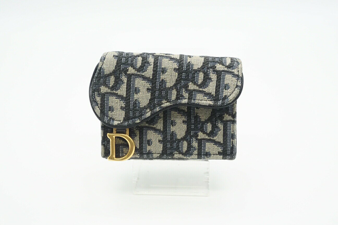 ☆安心の3大保証☆ Bランク ≪Christian Dior クリスチャン/三つ折り財布≫ S5653 CTZQ M928 ディオール ジャガード サドル コンパクトウォレット【中古】