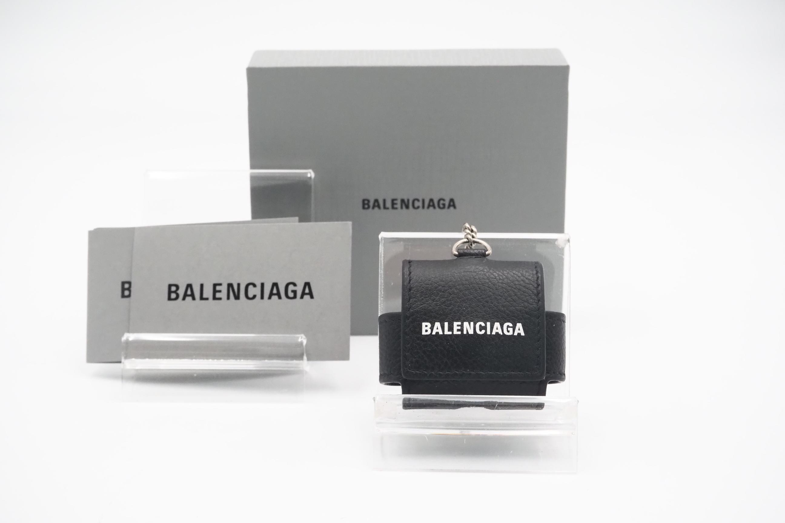 ☆安心の3大保証☆ ABランク ≪BALENCIAGA バレンシアガ/AirPods Pro ケース≫ 655679 キャッシュ レザー ブラック ホワイト 美品 送料無料【中古】