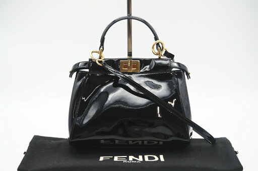 ☆安心の3大保証☆ ABランク ≪FENDI フェンディ/2WAYバッグ≫ 8BN244 ミニ ピーカブー アイコニック パテントレザー ブラック 送料無料【中古】 ☆安心の3大保証☆ ABランク ≪FENDI フェンディ/2WAYバッグ≫ 8BN244 ミニ ピーカブー アイコニック パテントレザー ブラック 送料無料【中古】