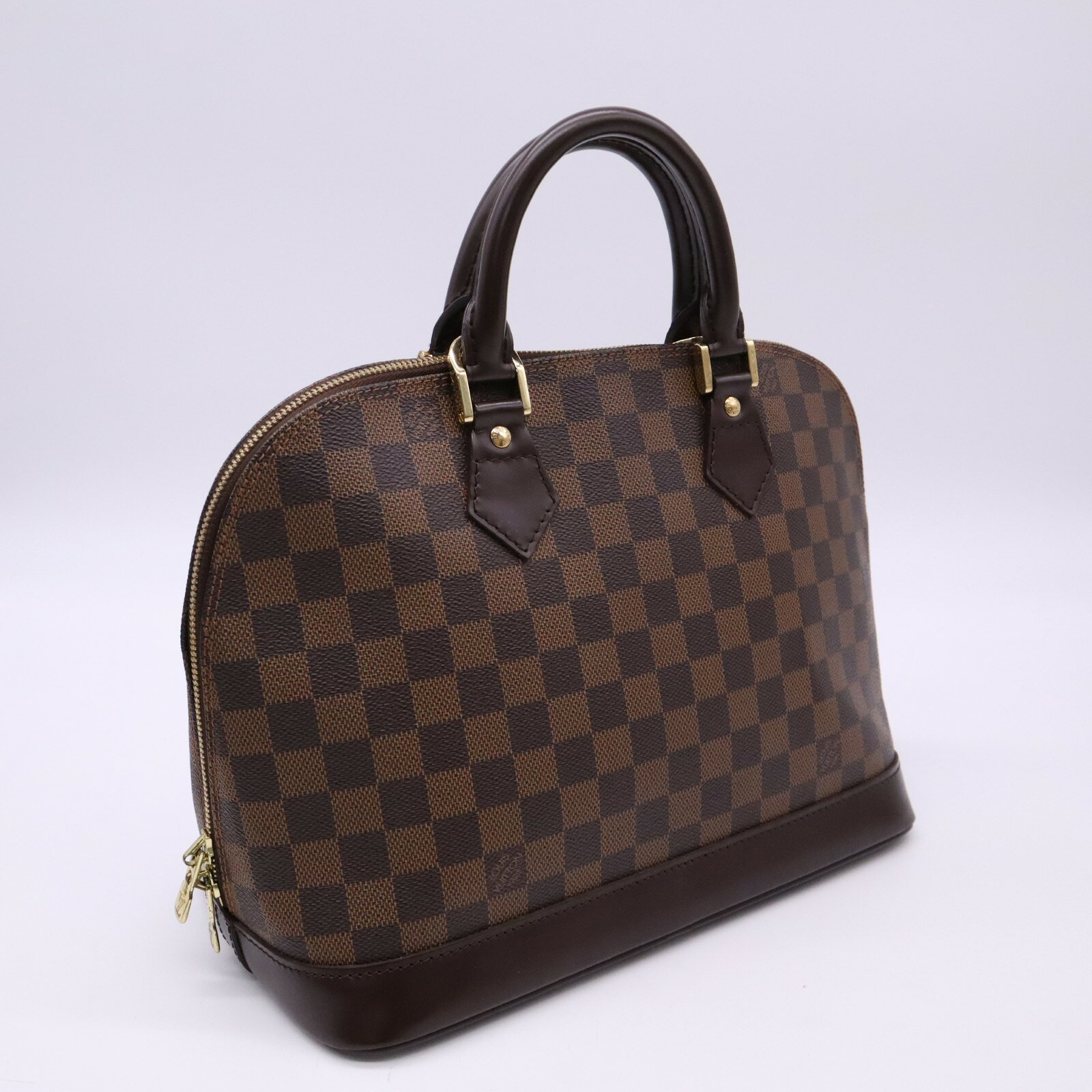 ■ブランド名 LOUIS VUITTON ルイ・ヴィトン ■ライン ダミエ ■品名 アルマPM ■シリアル FL1024 ■型番 N53151 ■カラー系統 ブラウン ベージュ ■サイズ W約30cm x H約23cm x D約16cm ハンドル：約25cm ■重さ 667g ■素材 コーティングキャンバスレザー ■付属品 なし ■仕様 【内側】オープンポケット x 2開閉式：ファスナー ■管理番号 CM0256 ■原産国 フランス ■評価 Bランク ■特記事項 全体：ヤケ・スレキズ 金具キズ ■コメント 中古品のため、内面、外面ともに傷、スレ、汚れがございます。ヤブレや気になるニオイなどはなく、まだまだご使用頂けると思います。ほか、気になる事は何でも聞いてください。 ※サイズ比較用の備品（ペットボトル・定規）は付属しませんブランドLOUIS VUITTON ルイ・ヴィトン ラインダミエ 品名アルマPM シリアル FL1024 型番N53151 カラー系統 ブラウン ベージュ サイズ W約30cm x H約23cm x D約16cmハンドル：約25cm 重さ 667g 素材 コーティングキャンバスレザー 付属品 なし 仕様 【内側】オープンポケット x 2開閉式：ファスナー 管理番号CM0256 原産国フランス 評価Bランク 収納目安 全体：ヤケ・スレキズ 金具キズ 中古品のため、内面、外面ともに傷、スレ、汚れがございます。ヤブレや気になるニオイなどはなく、まだまだご使用頂けると思います。ほか、気になる事は何でも聞いてください。 店舗詳細 リユースショップ BICLOCK TEL：0120-897-391商品についてのお問い合わせ 気になる点はご注文前にお気軽にご質問ください。 許可 神奈川県公安委員会 第451480002239号 初期保証（返品） お届け後、3日以内であれば全額返金いたします（お客様都合も可）。※トレーディングカードは商品の性質上、お客様都合による返品・交換はお受けできません。万が一、商品ページに記載のない不具合がございましたら、商品到着後7日以内にご連絡ください。 ※返送費用はご負担いただく場合があります。 ※詳細はショッピングガイドをご覧ください。 注意事項 撮影環境やモニター設定により、実物と色味が異なる場合がございます。 気になる点はご注文前にお気軽にご質問ください。