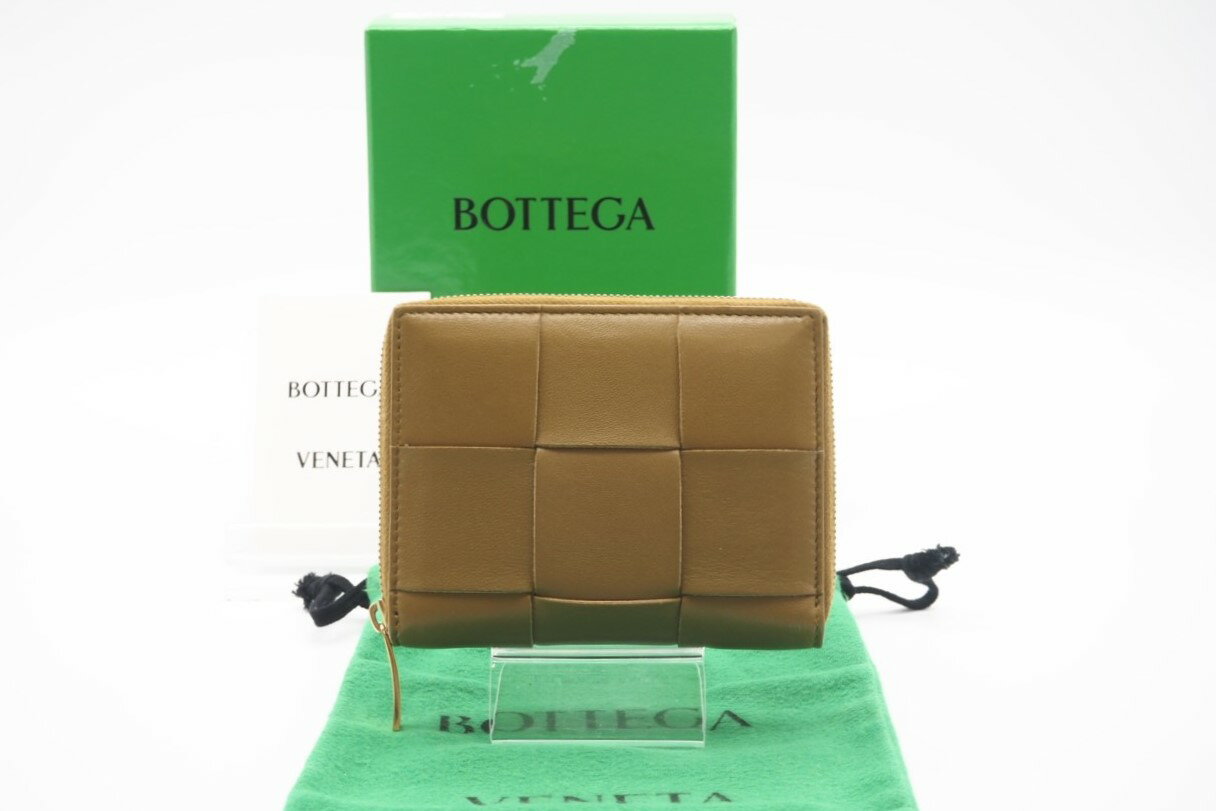 ★3日以内返品可★ 美品 BOTTEGAVENETA ボッテガヴェネタ イントレチャート大 カセット レザー コンパクトウォレット 681191 二つ折り財布 ベージュ レザー レディース【中古】