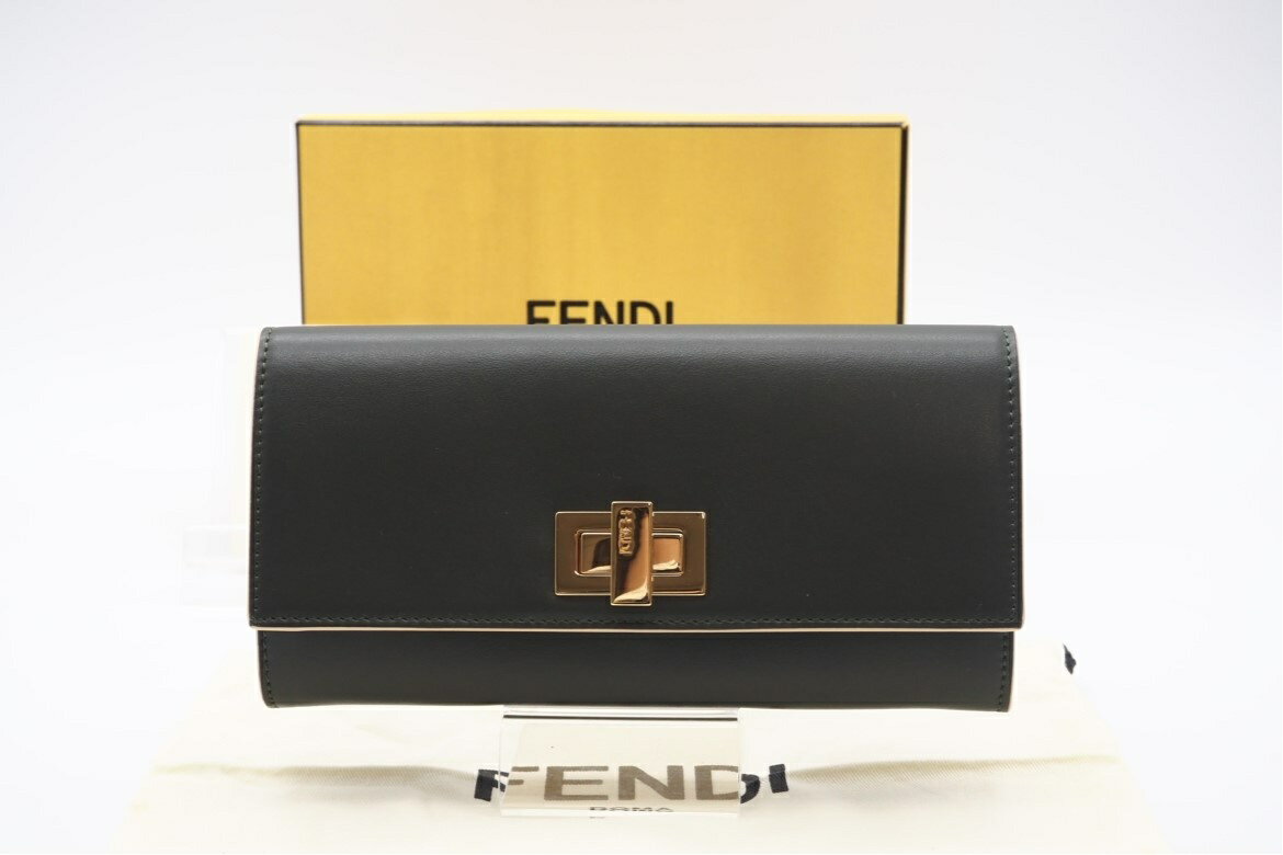 ★3日以内返品可★ 美品 FENDI フェンディ レザー ピーカブー コンチネンタル ウォレット 8M0377 長財布 カーキ ベージュ レザー レディース【中古】