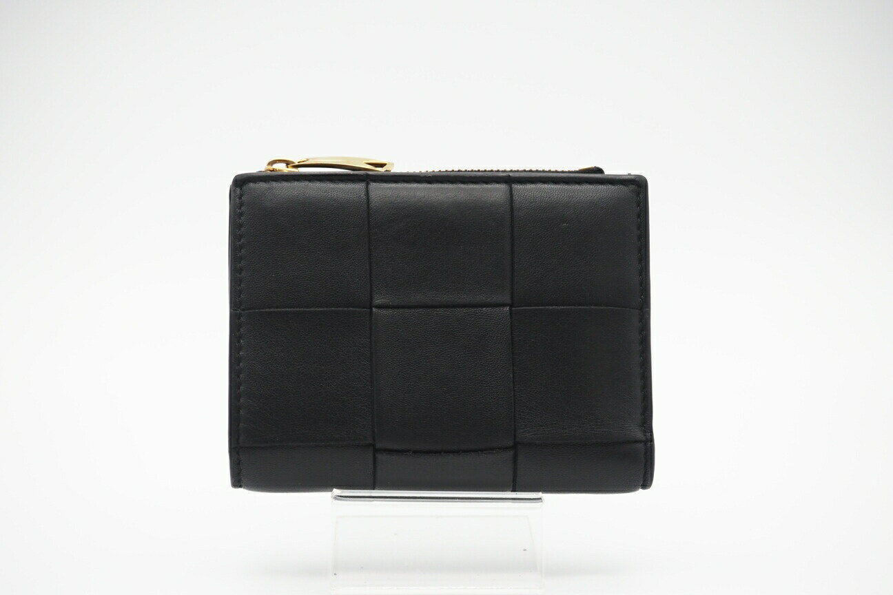 ★3日以内返品可★ BOTTEGAVENETA ボッテガヴェネタ イントレチャート大 ラムスキン カセット スモール 二つ折りウォレット 742698 二つ折り財布 ブラック ラムスキン レディース【中古】