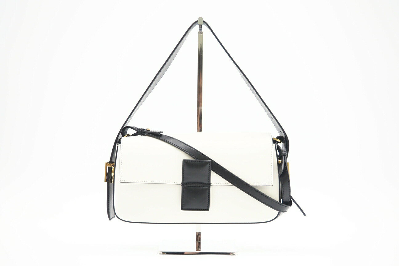 Rakuten - ★3日以内返品可★ 美品 FENDI フェンディ レザー バケット ツイスト ショルダーバッグ 8BR821 2wayショルダーバッグ ホワイト ブラック レザー レディース【中古】