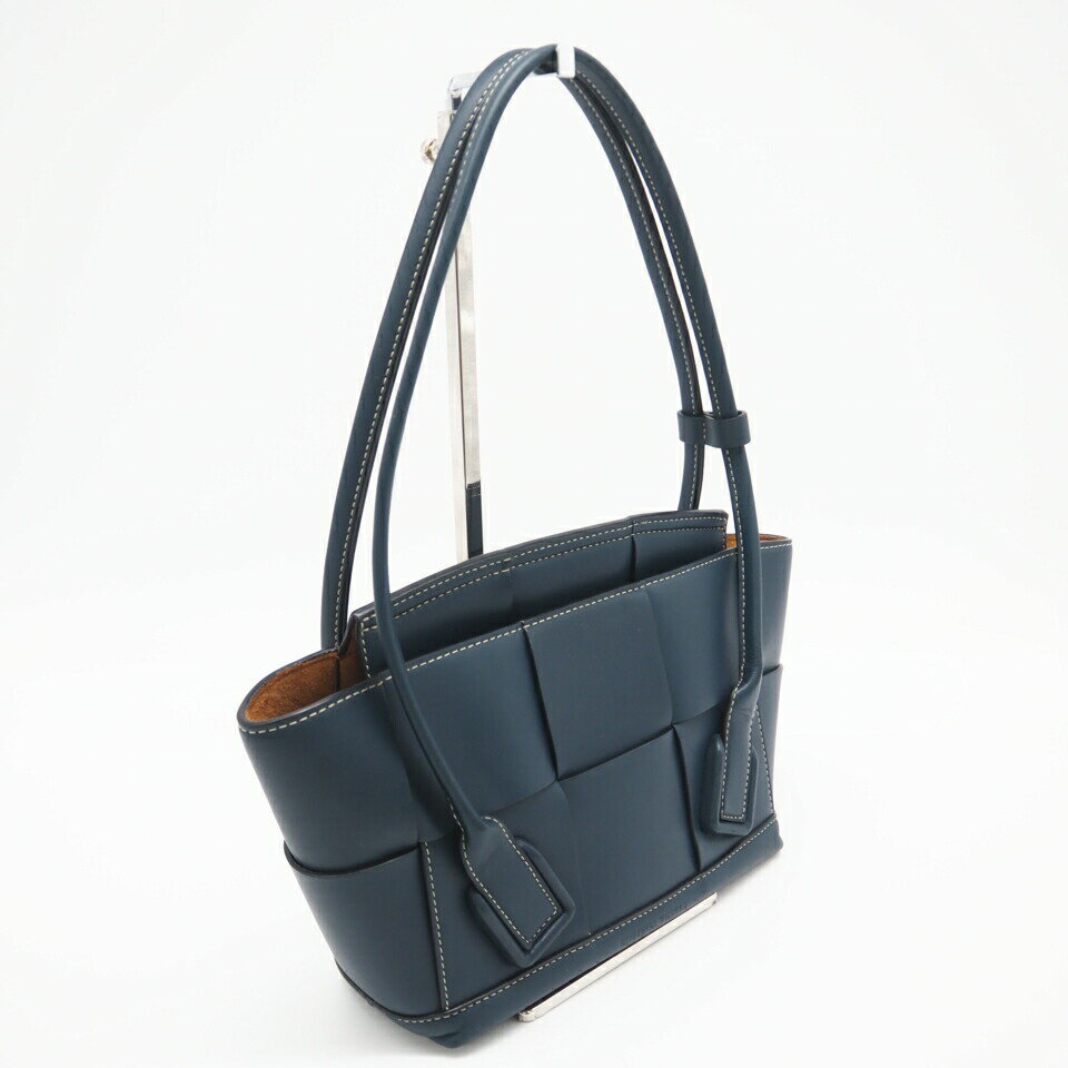 ★3日以内返品可★ 美品 BOTTEGAVENETA ボッテガヴェネタ マキシイントレチャート スモール アルコ トートバッグ 575943 ハンドバッグ ネイビー カーフレザー レディース【中古】