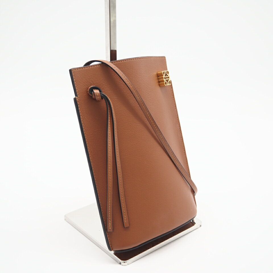★3日以内返品可★ 極美品 LOEWE ロエベ カーフスキン ダイスポケット ショルダーバッグ タン C630R12X01 ショルダーバッグ ブラウン レザー レディース【中古】