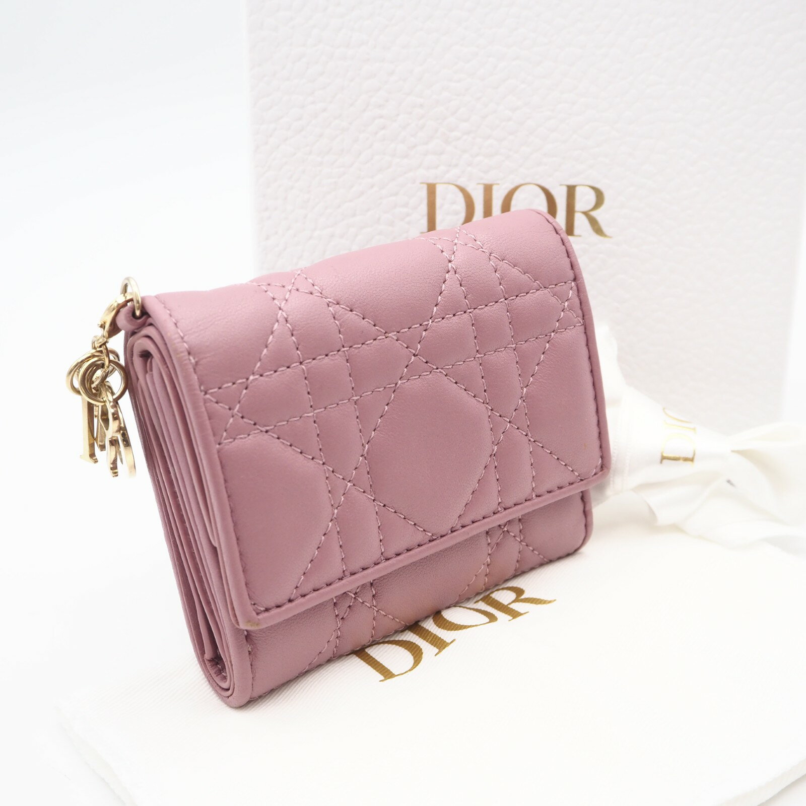 ★3日以内返品可★ 美品 Christian Dior クリスチャンディオール カナージュ ラムスキン Lady Dior Lotus ウォレット S0181ONMJ 三つ折り財布 ピンク ラムスキン レディース【中古】