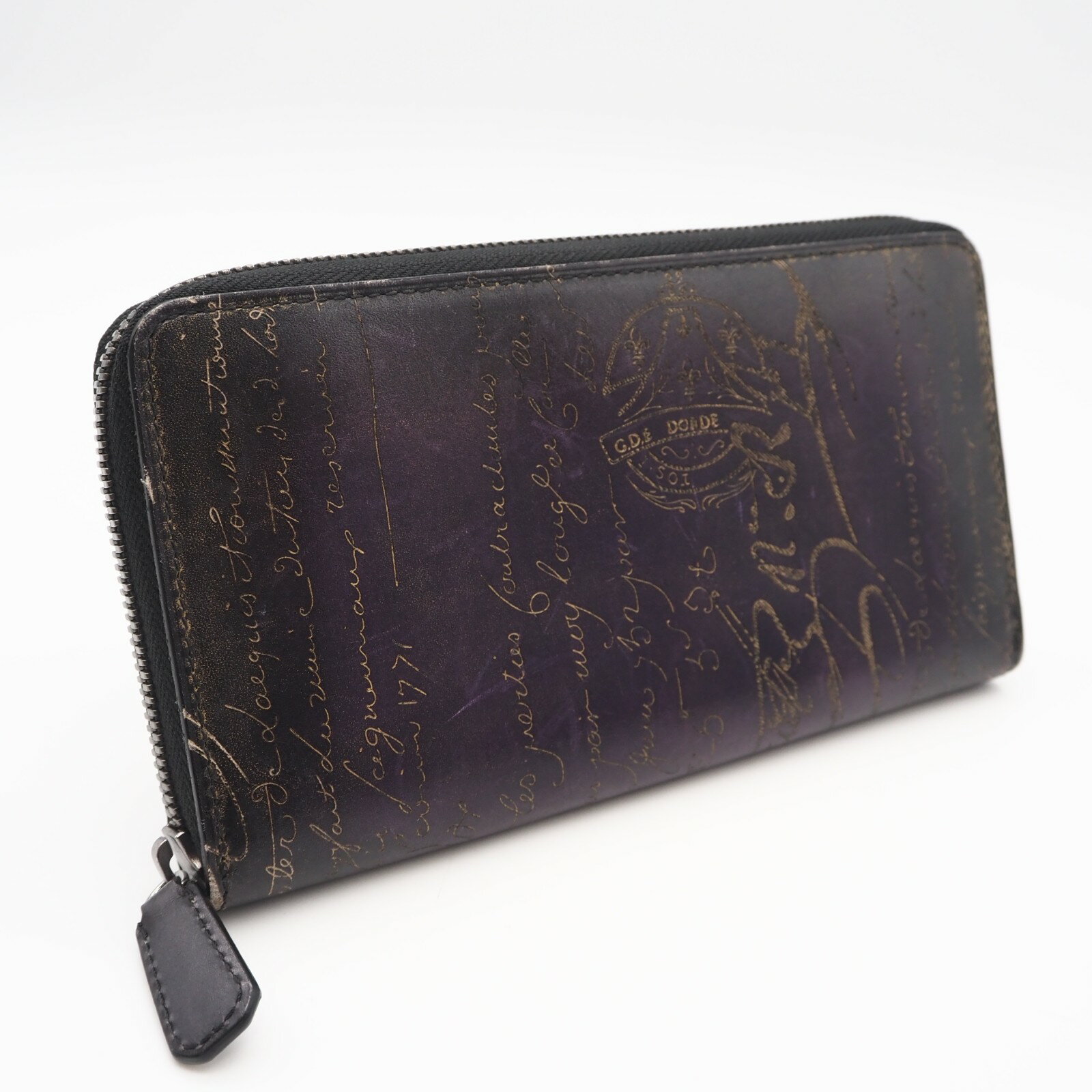 U, 吉 - ★3日以内返品可★ 美品 Berluti ベルルッティ カリグラフィ レザー ロング ウォレット - 長財布 パープル カーフレザー メンズ【中古】