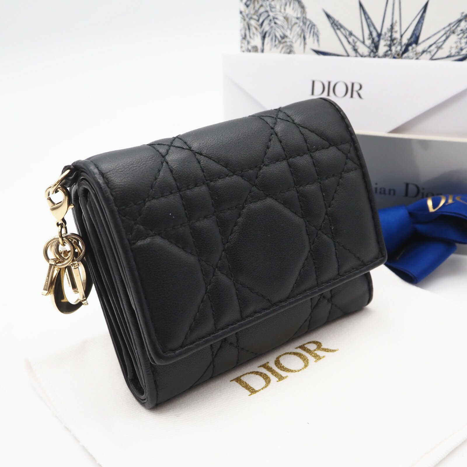 ★3日以内返品可★ 美品 Dior ディオール カナージュ ラムスキン Lady Dior Lotus ウォレット S0181ONMJ_M900 三つ折り財布 ブラック ラムスキン レディース【中古】