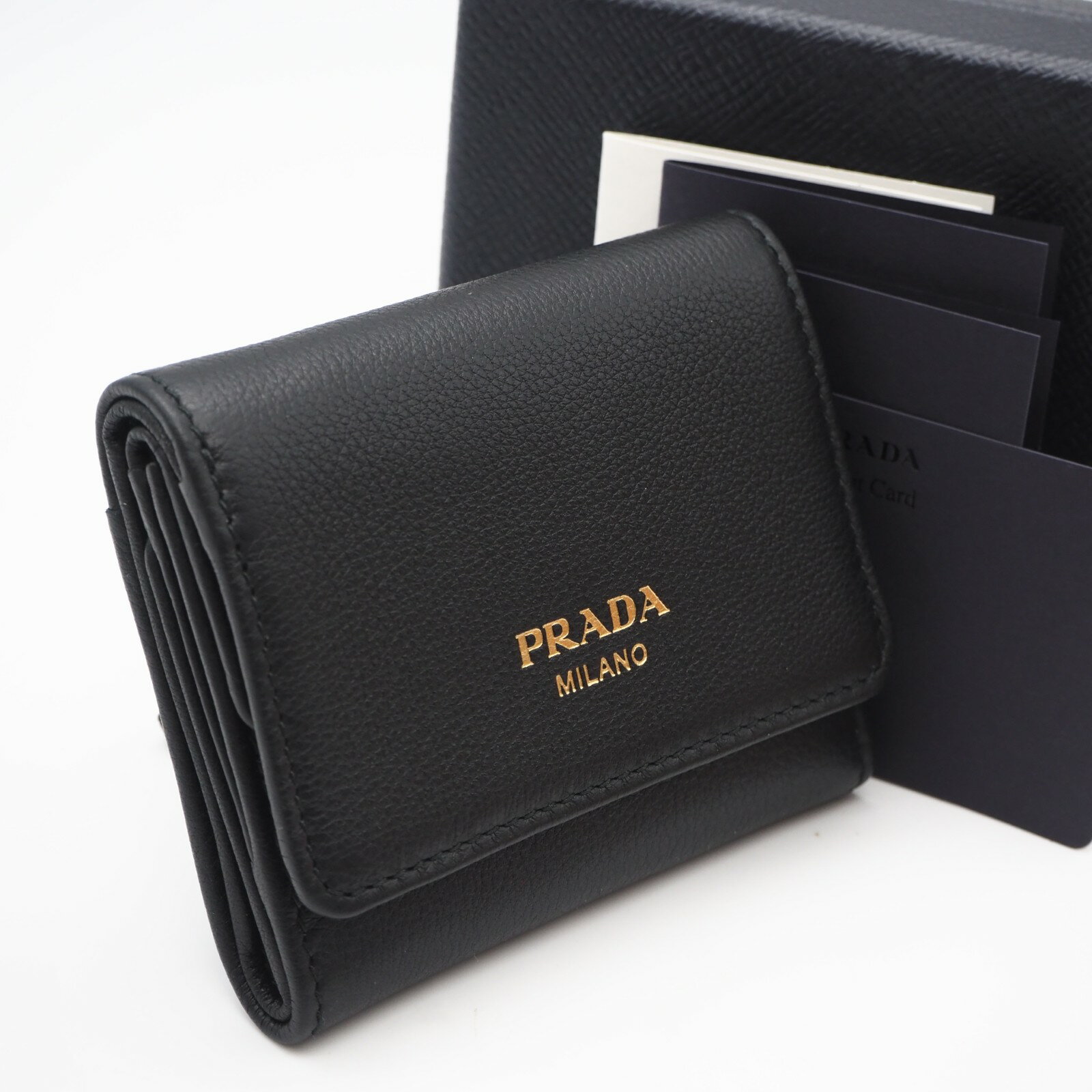 Rakuten - ★3日以内返品可★ 極美品 PRADA プラダ ポルタ ピッコロ パッティーナ ソフトレザー プリントロゴ コンパクトウォレット ネロ 1MH043 三つ折り財布 ブラック カーフレザー レディース【中古】