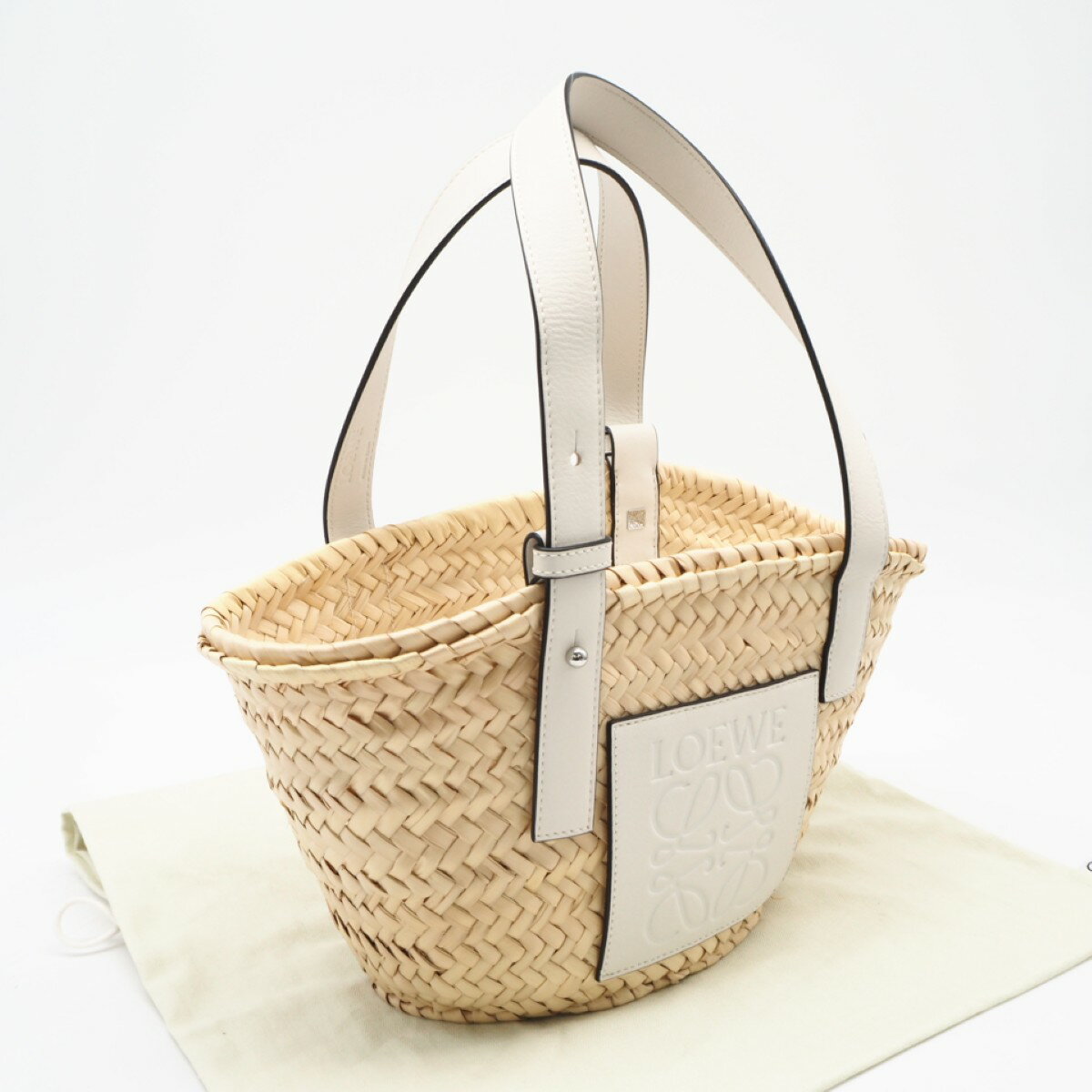 ★3日以内返品可★ 美品 LOEWE ロエベ ヤシの葉 カーフ バスケットバッグ スモール ナチュラル ホワイト 10441186 ハンドバッグ ホワイト ベージュ ヤシの葉 カーフ レディース【中古】