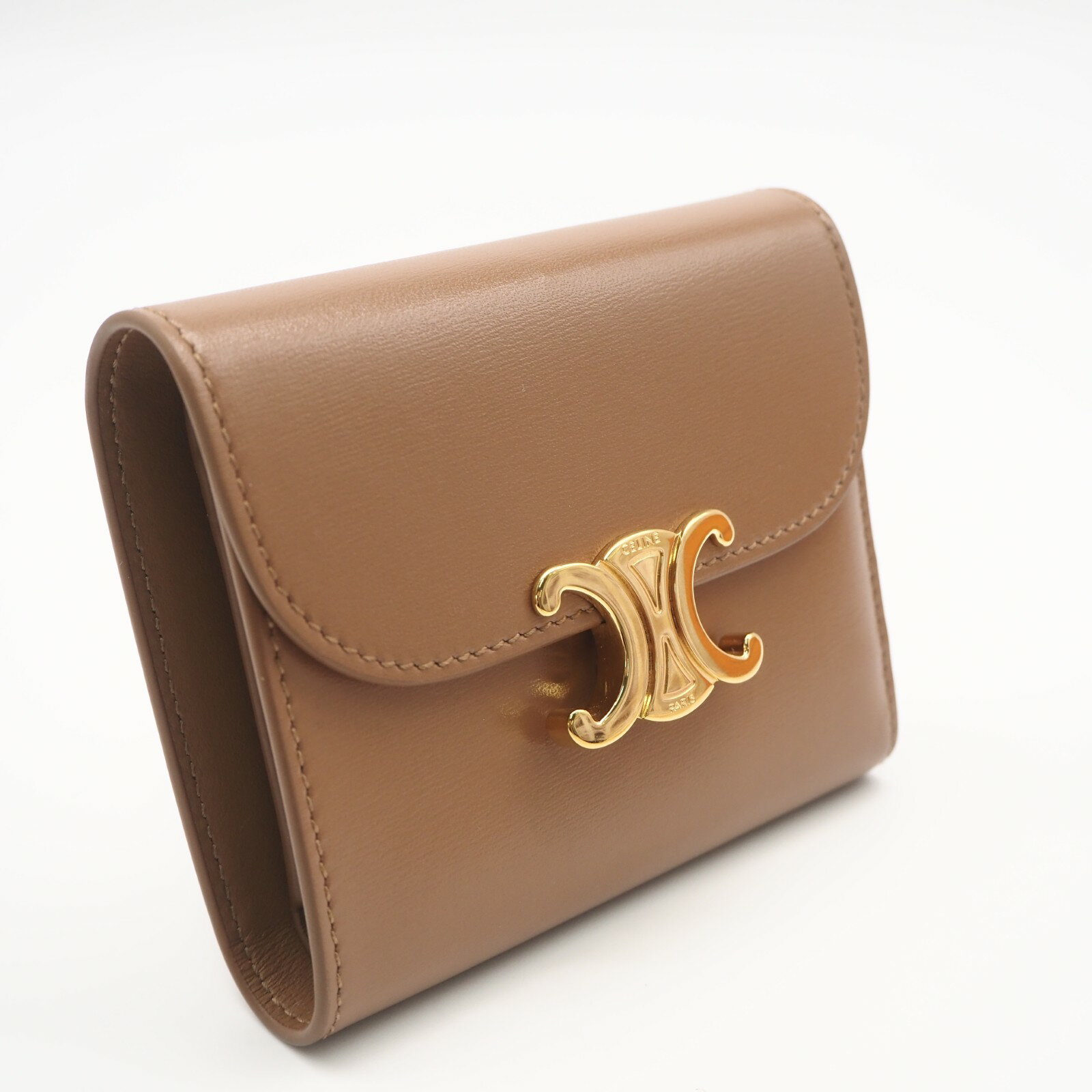 Rakuten - ★3日以内返品可★ 美品 CELINE セリーヌ シャイニーカーフスキン スモール フラップウォレット トリオンフ 10D783DPV.18BU 三つ折り財布 ブラウン カーフレザー レディース【中古】