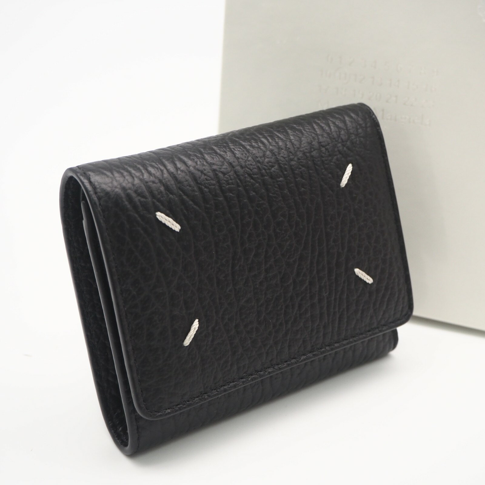 Rakuten - ★3日以内返品可★ 美品 MAISON MARGIELA メゾンマルジェラ グレインレザー 4ステッチ スリーフォールドウォレット SA3UI0010 三つ折り財布 ブラック カーフレザー メンズ【中古】