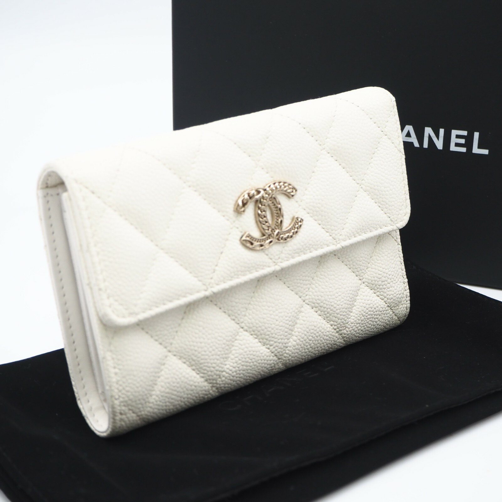 Rakuten - ★3日以内返品可★ 美品 CHANEL シャネル マットラッセ ミディアムウォレット AP3051 三つ折り財布 ホワイト キャビアスキン レディース【中古】