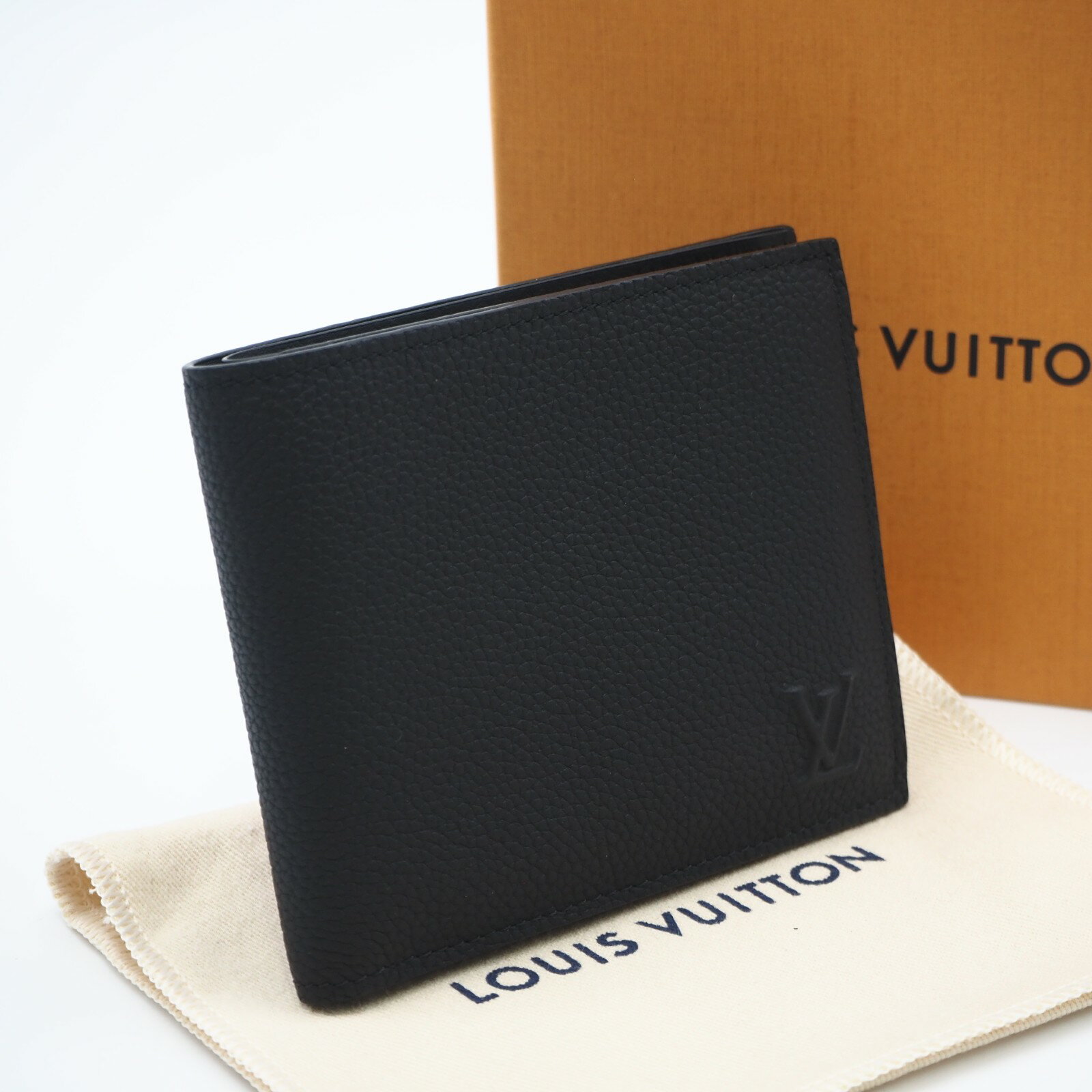 Rakuten - ★3日以内返品可★ 極美品 LOUIS VUITTON ルイ・ヴィトン LVアエログラム ポルトフォイユ マルコ ノワール M25944 二つ折り財布 ブラック カーフレザー メンズ【中古】