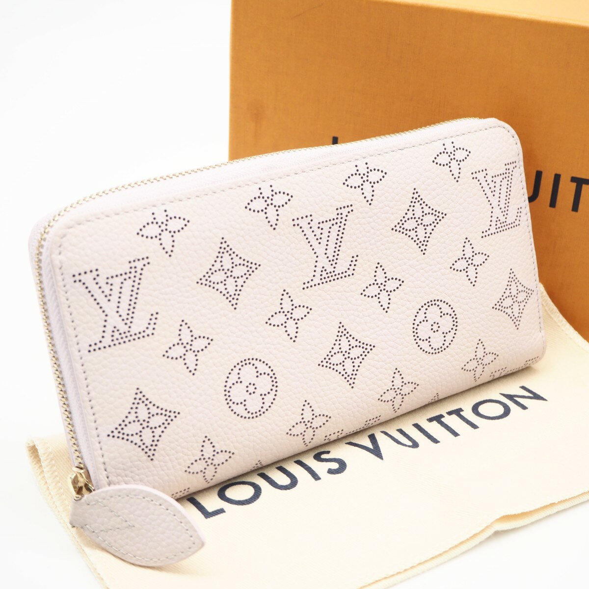 ★3日以内返品可★ 美品 LOUIS VUITTON ルイ・ヴィトン マヒナ ジッピーウォレット ミスティライラック M26105 長財布 パープル カーフレザー レディース【中古】