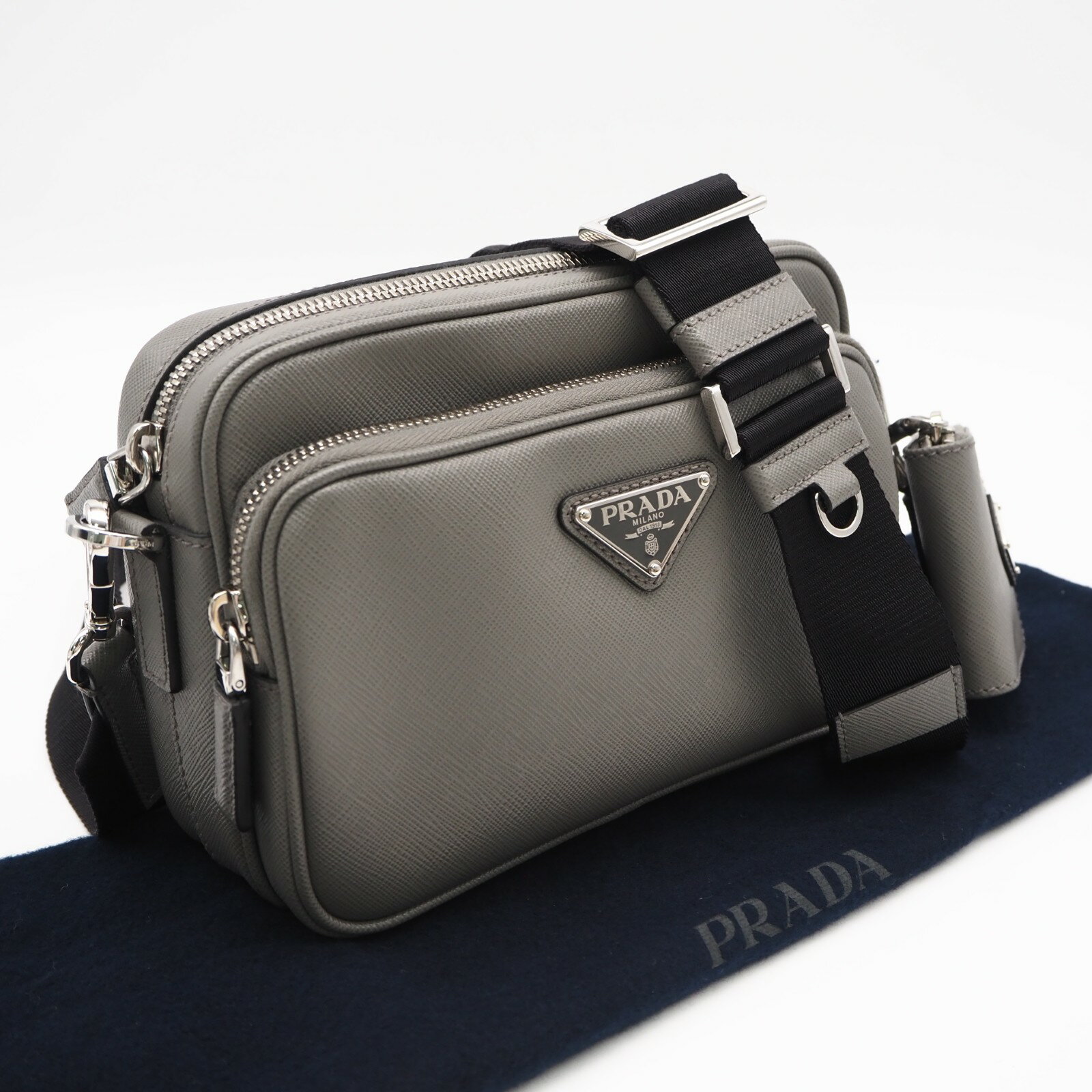 Rakuten - ★3日以内返品可★ 極美品 PRADA プラダ サフィアーノレザー ショルダーバッグ 2VH170 ショルダーバッグ グレー サフィアーノ メンズ【中古】