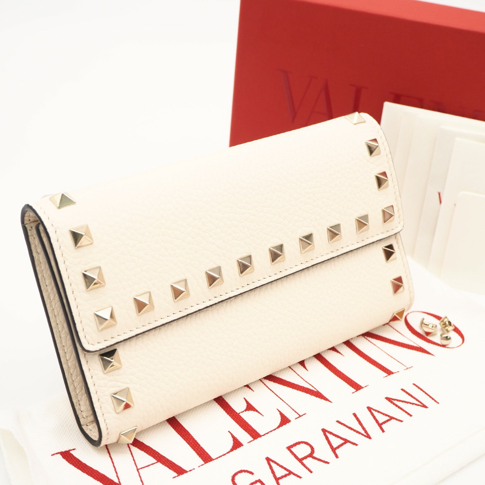 樂天商城 - ★3日以内返品可★ 極美品 Valentino Garavani ヴァレンティノ・ガラヴァーニ ロックスタッズ レザー ロングウォレット WPO252VSH126 長財布 アイボリー レザー レディース【中古】