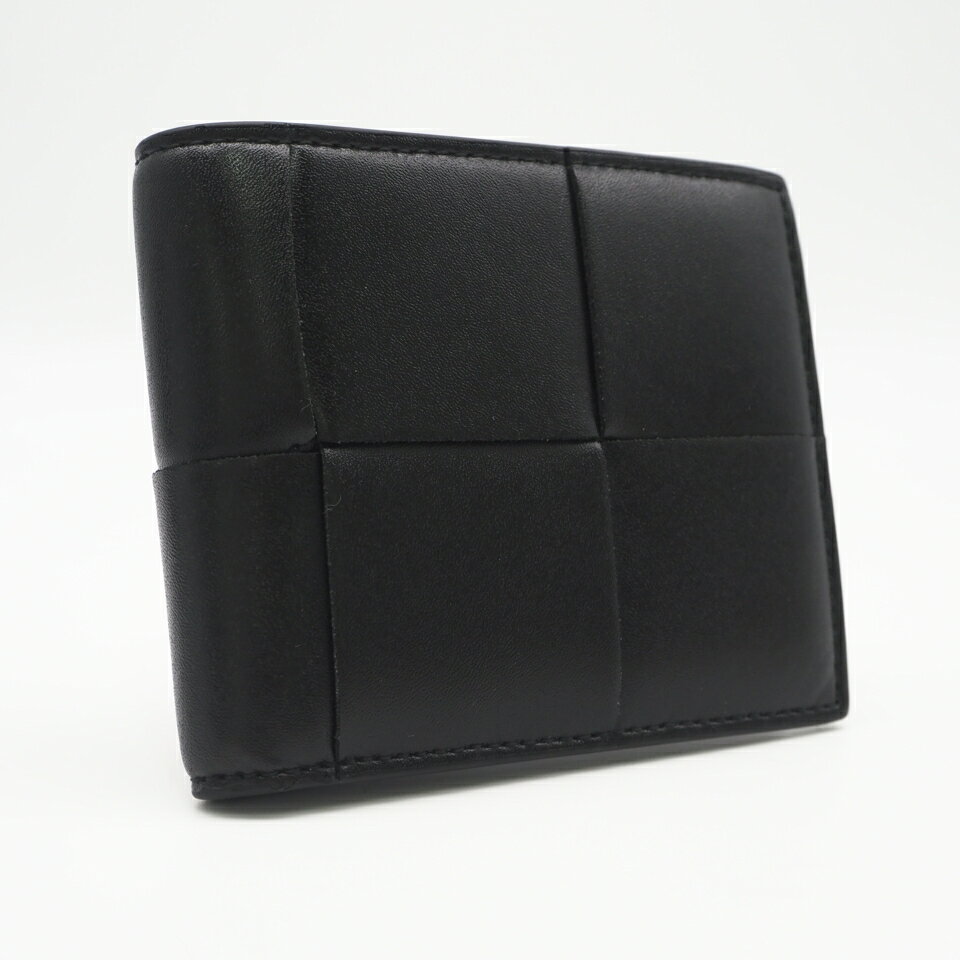 ■ブランド名 BOTTEGAVENETA ボッテガヴェネタ ■ライン カセット ■品名 二つ折り ウォレット ■シリアル A00340219P ■型番 649605 ■カラー系統 ブラック ■サイズ W約10.5cm x H約9cmx D約1cm ■重さ 86g ■素材 カーフレザー ■付属品 なし ■仕様 【内側】札入れ x 1 カードポケット x 6 オープンポケット x 2開閉式：オープンタイプ ■管理番号 CS0951 ■原産国 イタリア ■評価 ABランク ■特記事項 内外面：スレ フチヒビワレ 角スレ ■コメント 中古品のため、内面、外面ともに写真で目立たない程度の傷、スレ、汚れがございます。目立つ傷やヤブレ、気になるニオイなどはなく、まだまだご使用頂けると思います。ほか、気になる事は何でも聞いてください。 ※サイズ比較用の備品（ペットボトル・定規）は付属しませんブランドBOTTEGAVENETA ボッテガヴェネタ ラインカセット 品名二つ折り ウォレット シリアル A00340219P 型番649605 カラー系統 ブラック サイズ W約10.5cm x H約9cmx D約1cm 重さ 86g 素材 カーフレザー 付属品 なし 仕様 【内側】札入れ x 1 カードポケット x 6 オープンポケット x 2開閉式：オープンタイプ 管理番号CS0951 原産国イタリア 評価ABランク 収納目安 内外面：スレ フチヒビワレ 角スレ 中古品のため、内面、外面ともに写真で目立たない程度の傷、スレ、汚れがございます。目立つ傷やヤブレ、気になるニオイなどはなく、まだまだご使用頂けると思います。ほか、気になる事は何でも聞いてください。 店舗詳細 リユースショップ BICLOCK TEL：0120-897-391商品についてのお問い合わせ 気になる点はご注文前にお気軽にご質問ください。 許可 神奈川県公安委員会 第451480002239号 初期保証（返品） お届け後、3日以内であれば全額返金いたします（お客様都合も可）。※トレーディングカードは商品の性質上、お客様都合による返品・交換はお受けできません。万が一、商品ページに記載のない不具合がございましたら、商品到着後7日以内にご連絡ください。 ※返送費用はご負担いただく場合があります。 ※詳細はショッピングガイドをご覧ください。 注意事項 撮影環境やモニター設定により、実物と色味が異なる場合がございます。 気になる点はご注文前にお気軽にご質問ください。