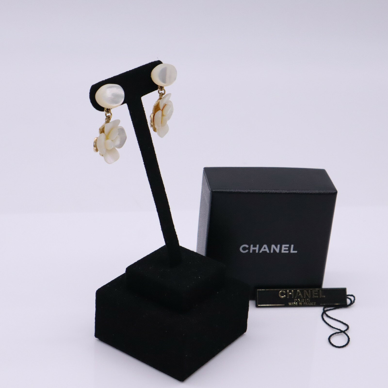 ★3日以内返品可★ CHANEL シャネル カメリア シェル フラワー スイングピアス 01A GP - ピアス ゴールド ホワイト GP シェル レディース【中古】