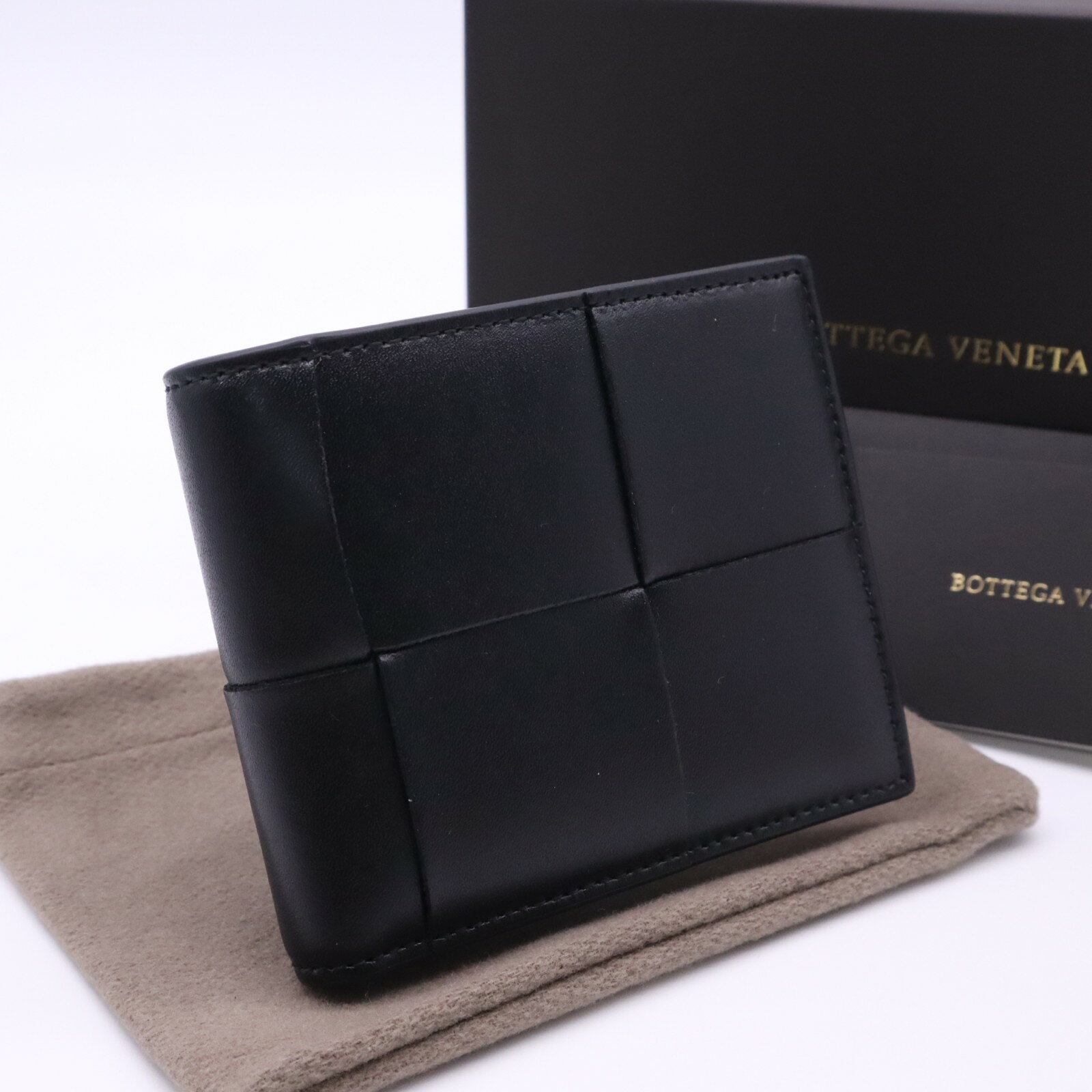 ★3日以内返品可★ 未使用 BOTTEGAVENETA ボッテガヴェネタ カセット マキシイントレチャート レザー コンパクトウォレット ブラック 743004 二つ折り財布 ブラック カーフレザー メンズ【中古】