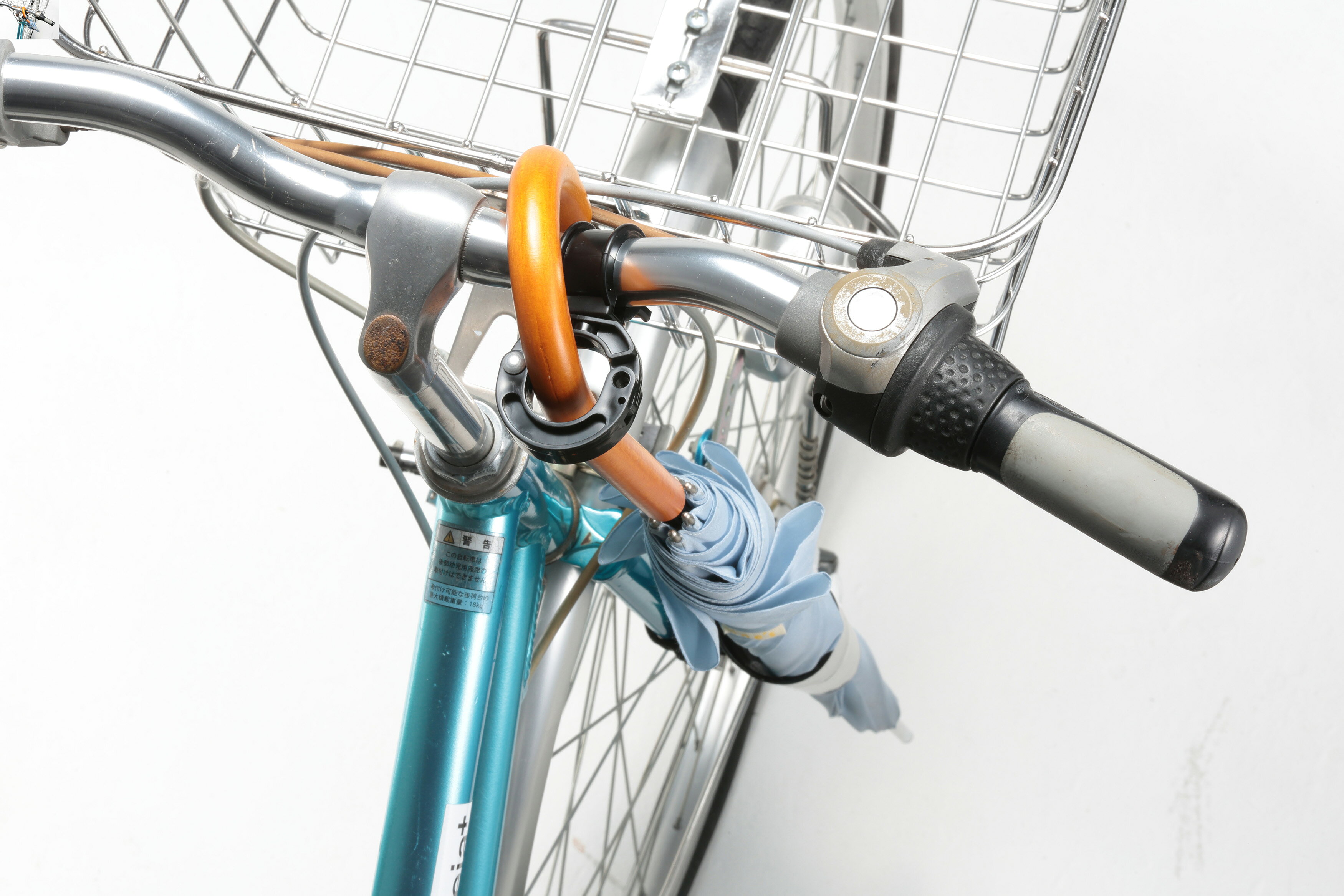 自転車屋ライフサイクルの自転車用 カサホルダー Ver.21 川住製作所 傘収納 雨対策 簡単 ワンタッチ ひったくり防止 日傘 雨傘 ブラック シルバー｜アングル3