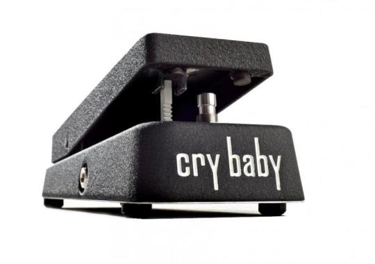 Jim Dunlop CM95: Clyde McCoy Cry Baby Wah Wah 史上最初に送り出されたワウワウ；Clyde McCoy Wah Wahのそのサウンドを再現すべく、長年のCryBaby製作のノウハウと改良されたHaloインダクタ（HI01）によって、記念すべきワウワウをお送りします。 ※在庫切れの際は、お取り寄せにお時間をいただく場合がございます。