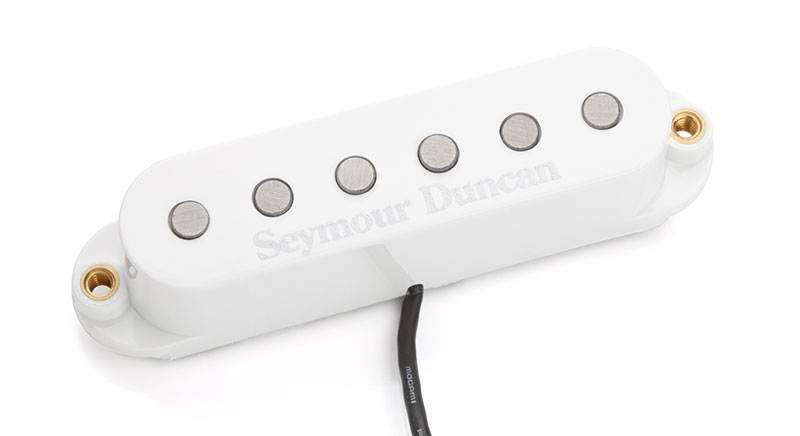 Seymour Duncan STK-S7 &quot;STK-S7&quot;はヴィンテージタイプでは物足りないと感じているが、高い出力のピックアップは望んでいないプレイヤーの為にデザインされています。 高出力なピックアップでは失われがちなブライトさを保ちつつ、少しだけパワー感をプラス、コードはよりパワフルに単音はより存在感を増したトーンをノイズレスで出力します。 ネック、ミドル、ブリッジ、どのポジションでもお使い頂けます。 Cable：3コンダクターケーブル Color：Black / White / Ivory(order) / Parchment(order) Magnet：ALNICO-5 Rods