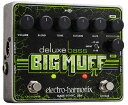 Deluxe Bass Big Muff ベーシストに人気があった緑色のロシア製ビッグマフ。それを受け継いだBass Big Muffに、ベースに便利な機能を更に追加したデラックスなモデル。それがこのDeluxe Bass Big Muffです。 大きな機能として、クロスオーバー・フィルターがあります。これにより歪んだ音＆ドライ音のトーンを別々に調整できます。歪んだ音にはハイパス・フィルター、ドライ音にはローパス・フィルターを掛けられます。 次にブレンド機能。歪んだ音とドライ音をミックスできます。これにより、歪んだエフェクト音に、ベース本来の芯が太いドライ音を両立させられるので、完璧なベース用のドライブサウンドを実現します。 他にも、ハムやノイズを除去するゲート、アクティブピックアップに対応する入力パッド、ミキサーや録音機器に直接繋げるXLR DI端子等、ベースに便利な機能がてんこもりです。 ＜特長＞ ・ビッグマフと同じコントロール：Sustain、Tone、Volume ・クロスオーバー・フィルター：歪み音＆ドライ音のトーンを別々に調整してミックス可能 ・ゲート：ハムやノイズを除去 ・入力パッド：アクティブピックアップに対応 ・ブレンド：エフェクト音とドライ音のミックスを調整 ・DI出力：ミキサーや録音機器に直接接続可能 ・ボリューム：バイパス音とエフェクト音の音量バランスを調整 ・バッファード・バイパス：高品質なバッファー回路により低域の周波数特性を最適に。 ・ダイレクト出力：バッファー出力のドライ音のみを2つ目の機器に出力 寸法：144W×119D×60Hmm 重量：580g電源：9Vバッテリー 電源：9V乾電池（付属） or 9VDCアダプター（別売） ※コチラの商品はメーカーよりお取り寄せ後の発送となります。在庫切れの場合はお取り寄せにお時間をいただく場合がございます。